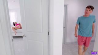 Chloe Amour – Stepmom Is So Loud When She’s Masturbating – S14:E6